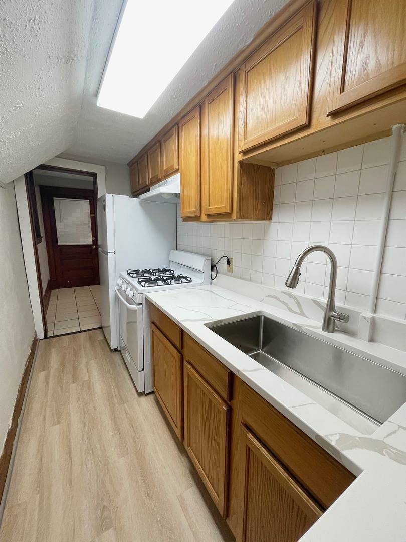 321 N Main ST #3, Algonquin, IL 60102