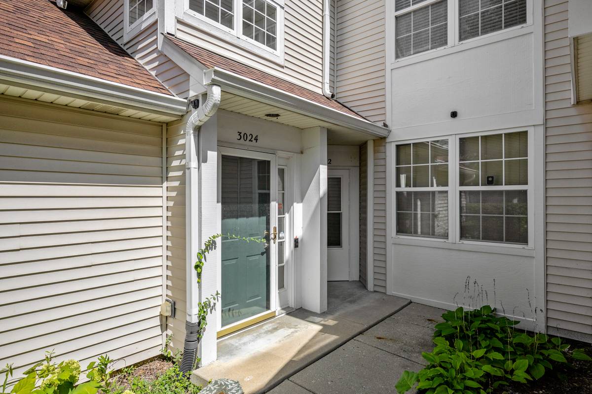 3024 Kentshire CIR, Naperville, IL 60564