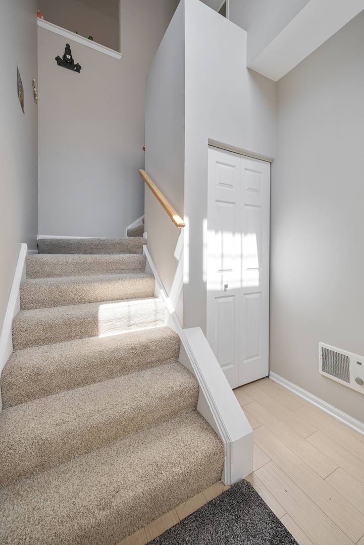 3024 Kentshire CIR, Naperville, IL 60564