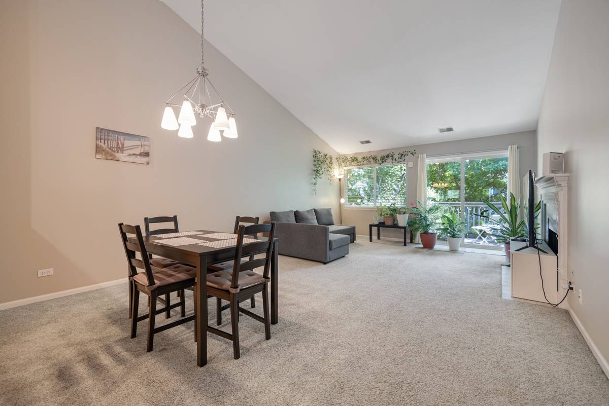 3024 Kentshire CIR, Naperville, IL 60564