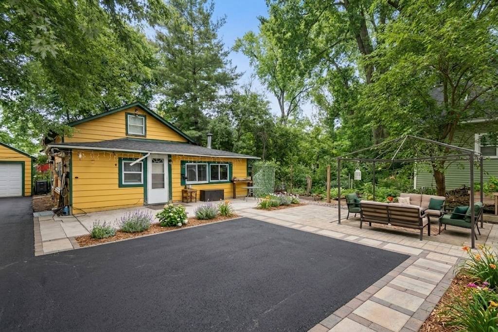 125 Sunnyside AVE, Crystal Lake, IL 60014
