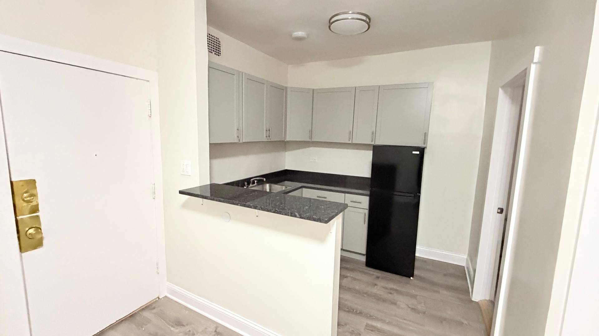 839 W Sheridan RD #321, Chicago, IL 60613