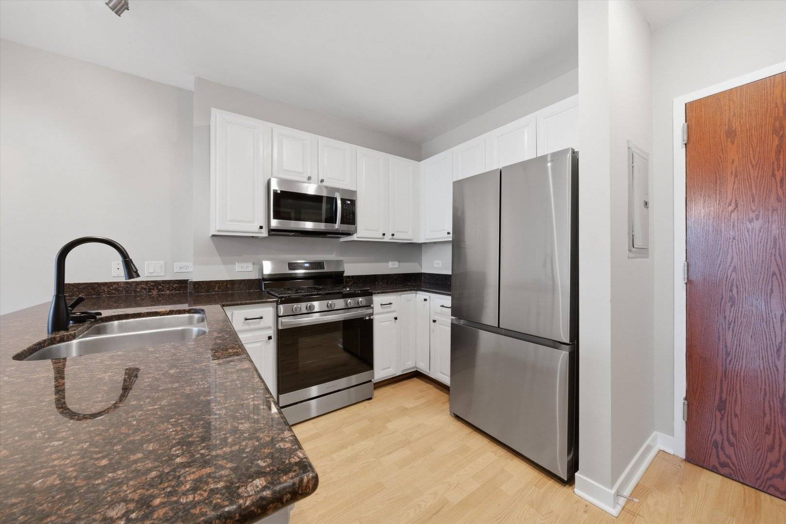 1610 W Fullerton AVE #403, Chicago, IL 60614
