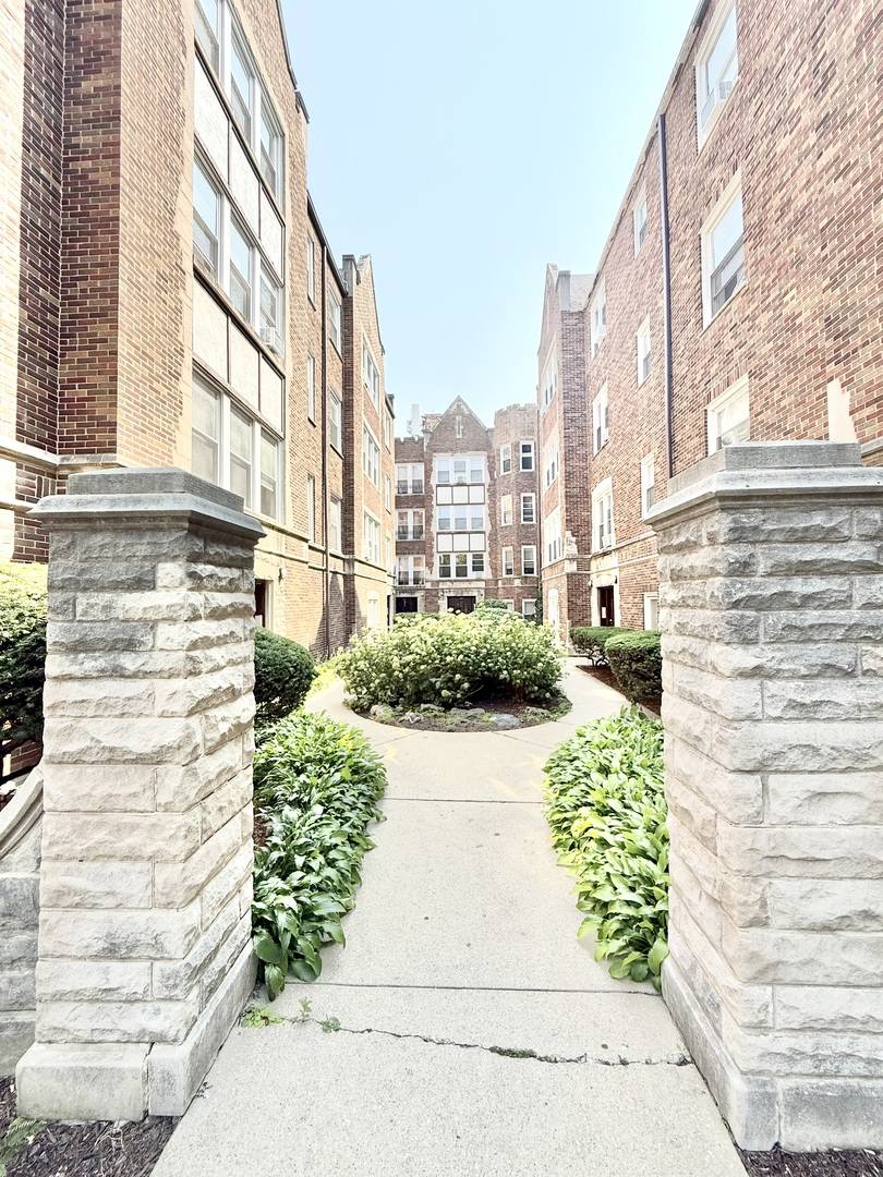 2801 W Lunt AVE #H3, Chicago, IL 60645
