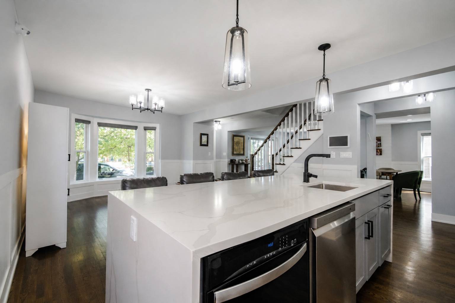 6630 N Trumbull AVE, Lincolnwood, IL 60712