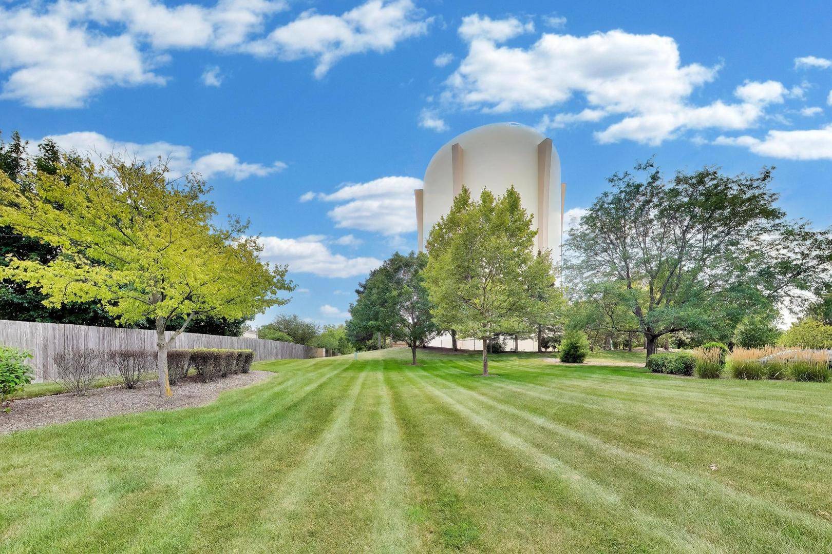 2802 Gilcrest CT, Schaumburg, IL 60193
