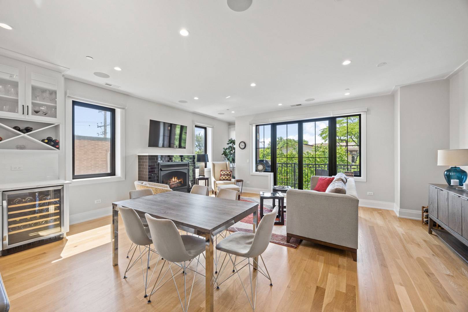 1024 Washington BLVD #301, Oak Park, IL 60302