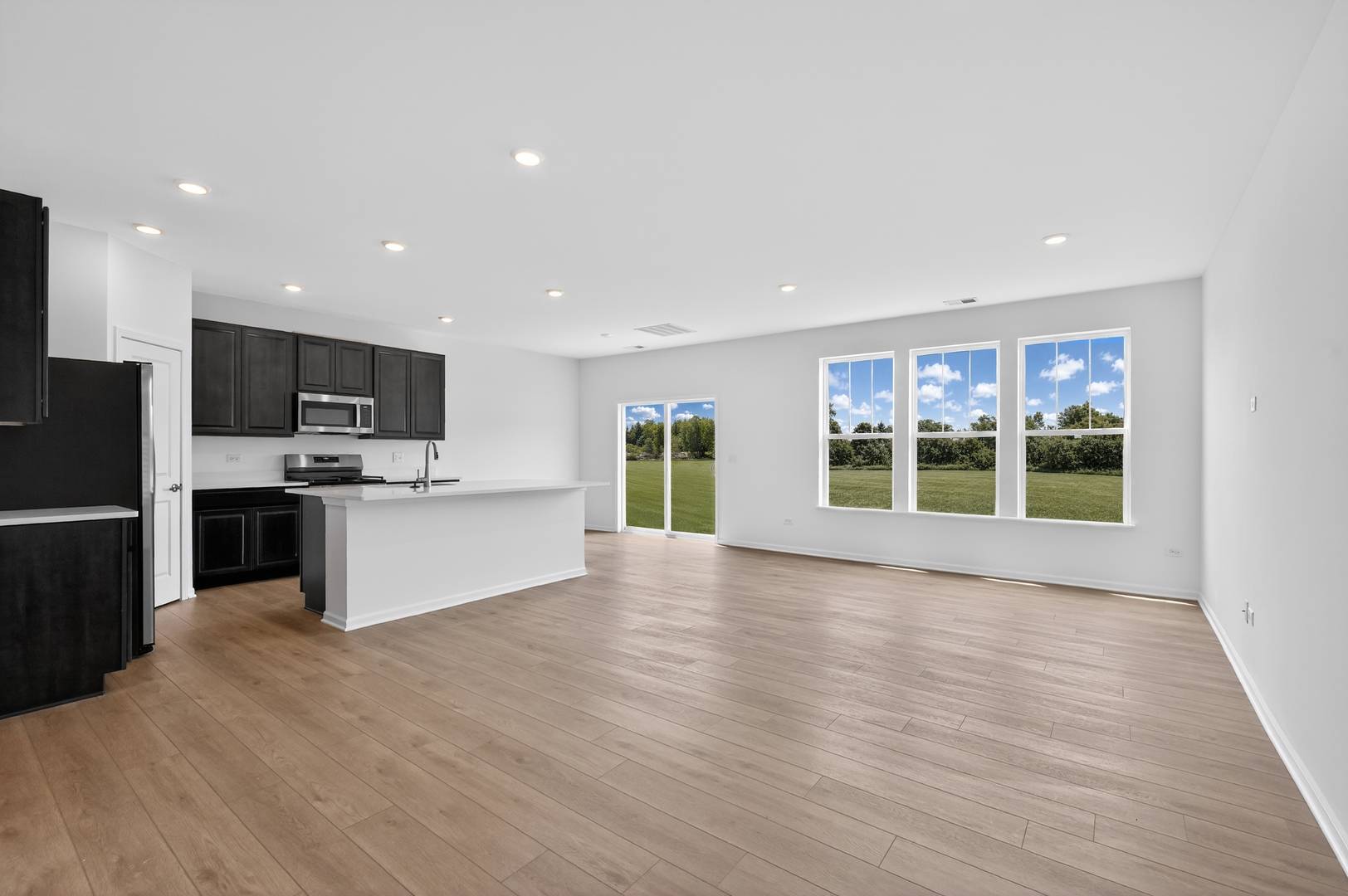2334 Heartwood LN, Woodstock, IL 60098