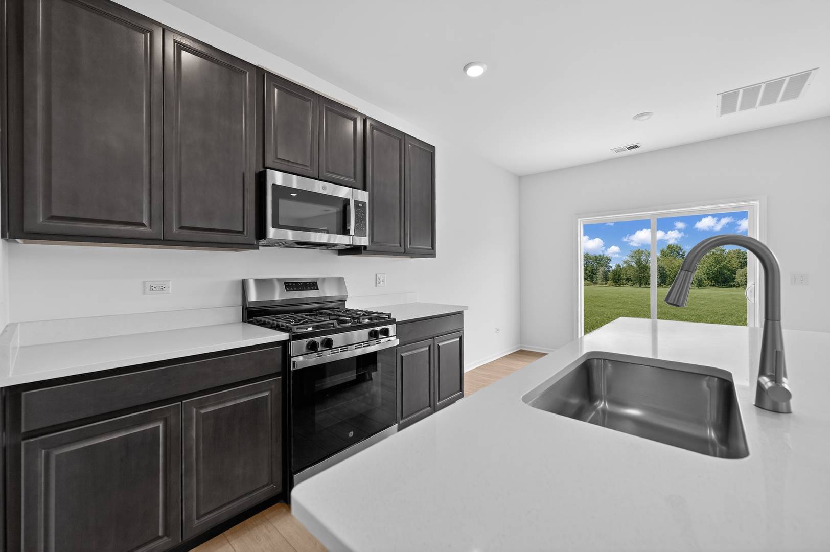 2334 Heartwood LN, Woodstock, IL 60098