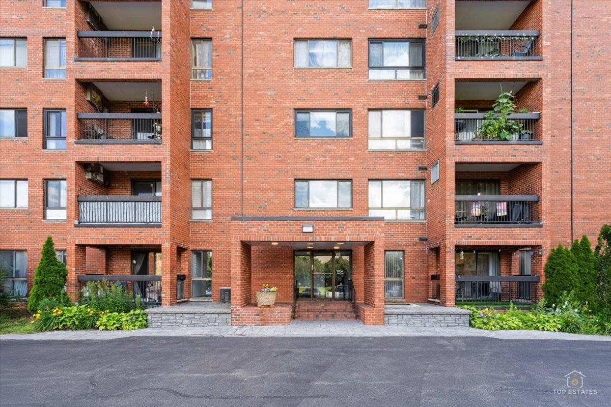 3700 Capri CT #104, Glenview, IL 60025