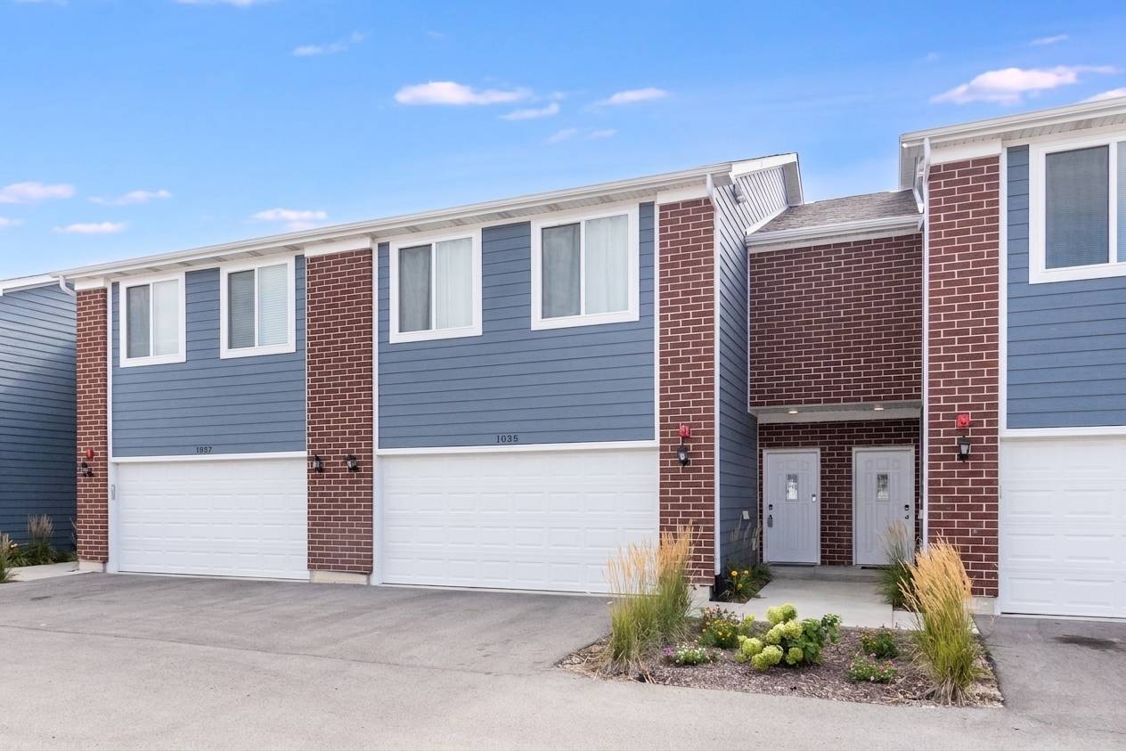 1035 Gillespie LN, Yorkville, IL 60560