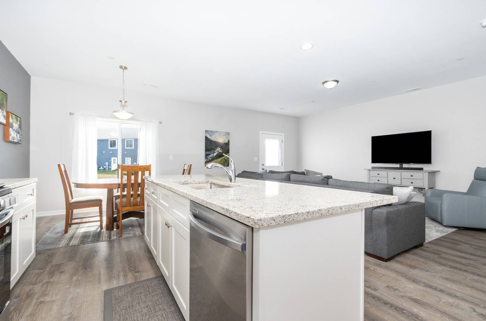 1035 Gillespie LN, Yorkville, IL 60560