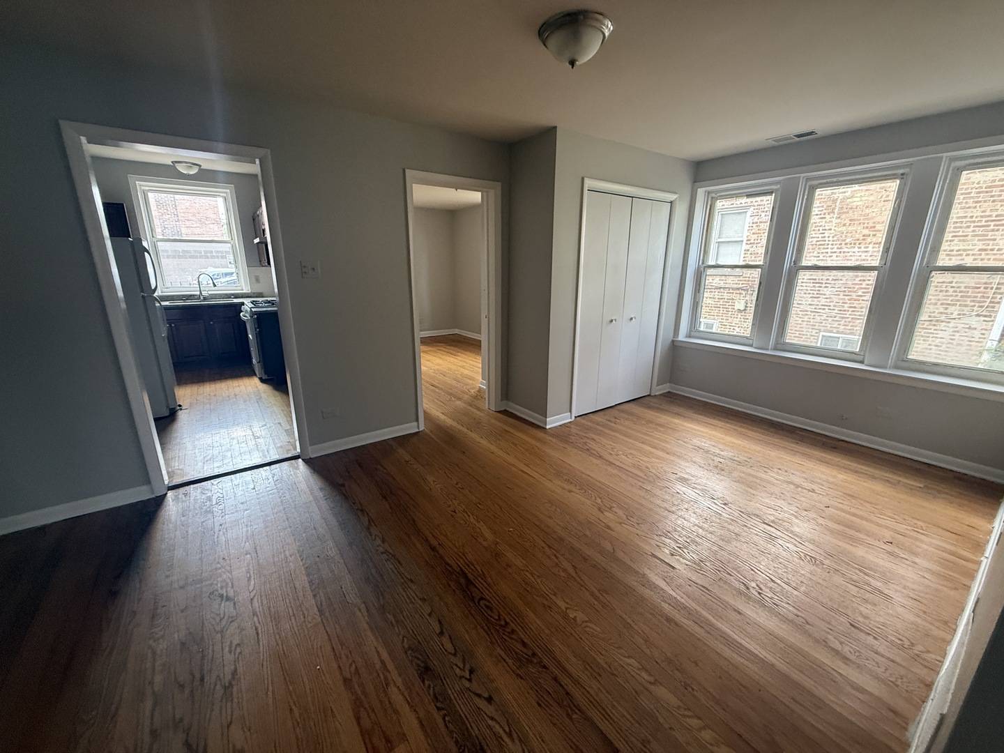 4811 W Warwick AVE #1W, Chicago, IL 60641