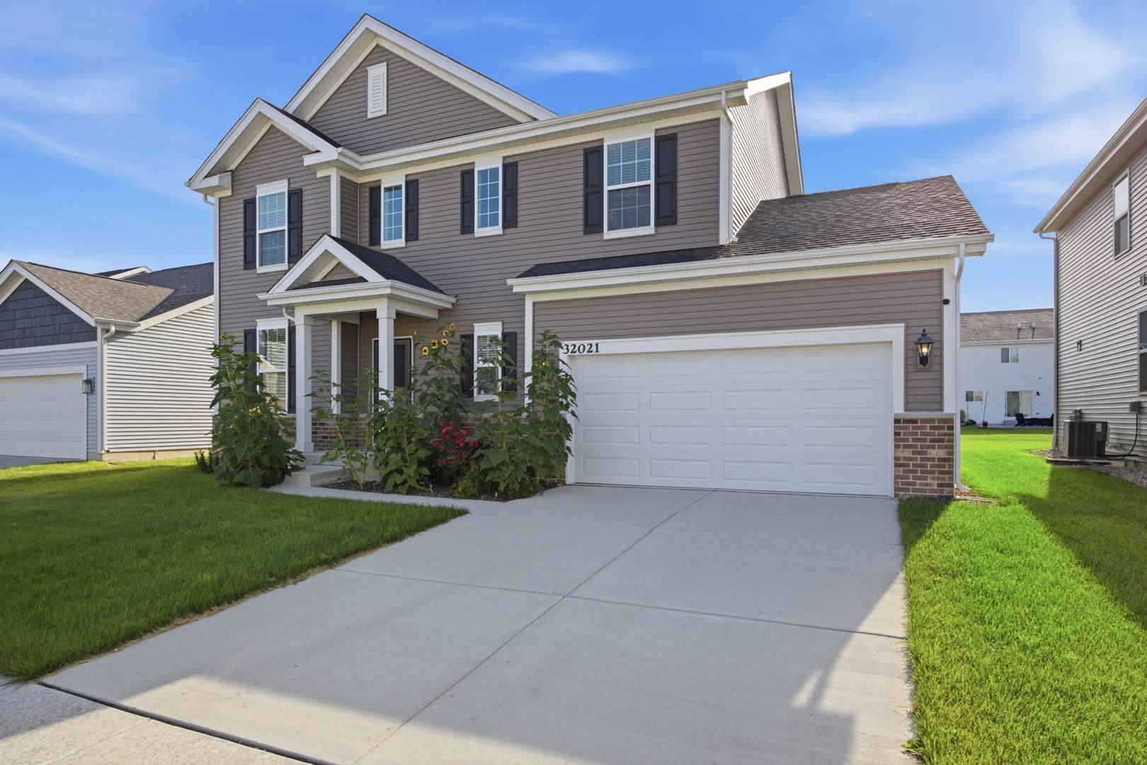 32021 Savannah DR, Lakemoor, IL 60051