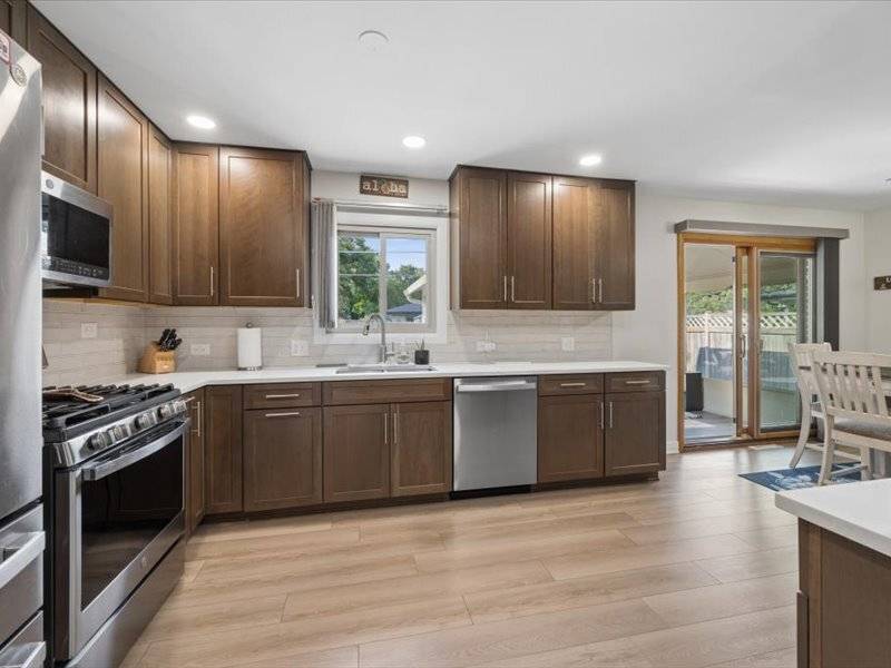 209 Murray DR, Wood Dale, IL 60191