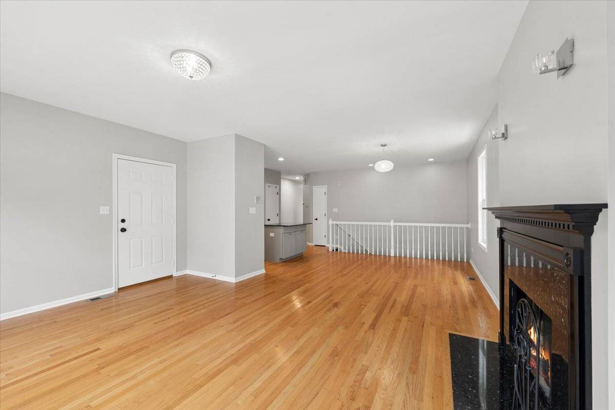 853 W Lakeside PL #1W, Chicago, IL 60640