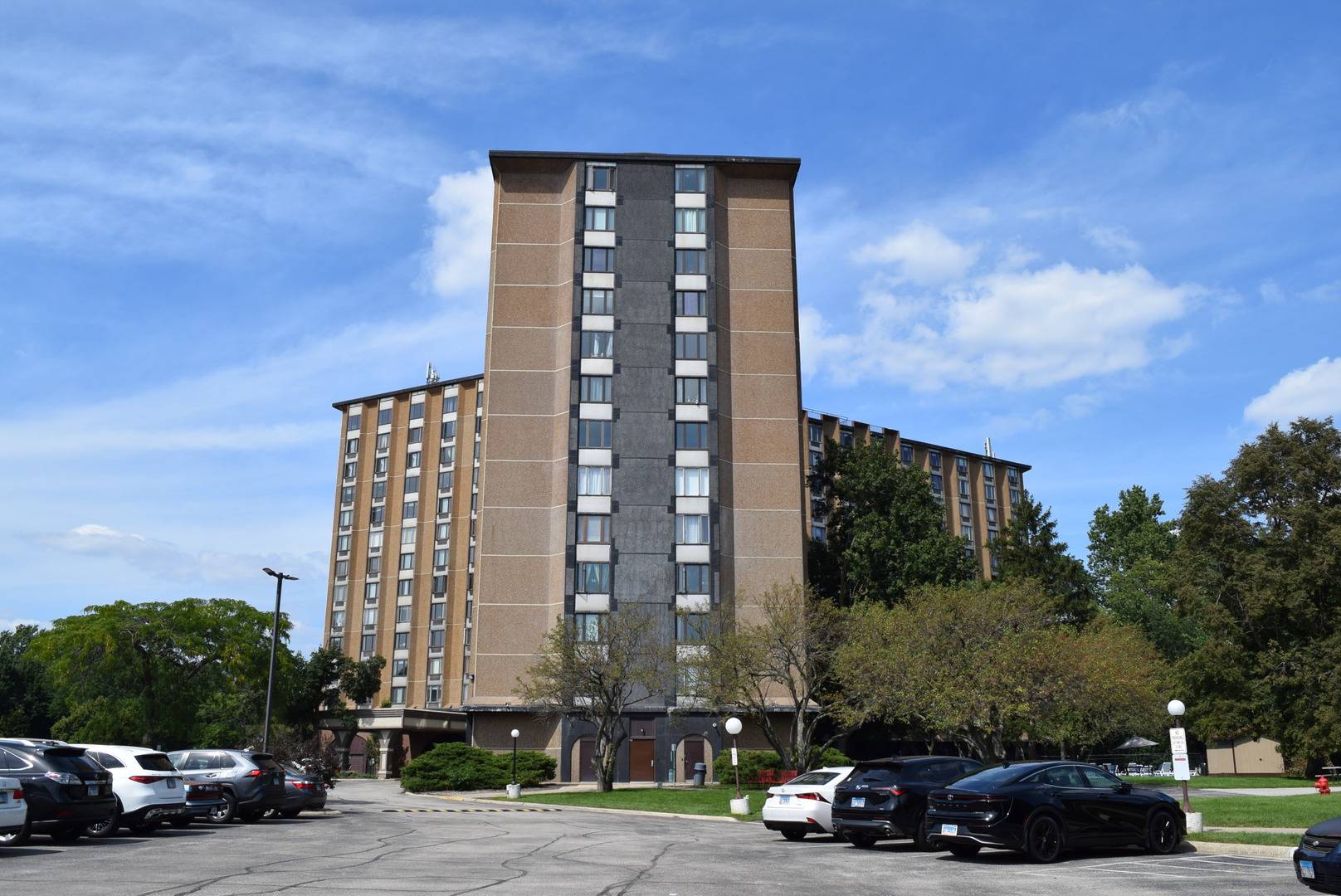 1 Renaissance PL #801, Palatine, IL 60067
