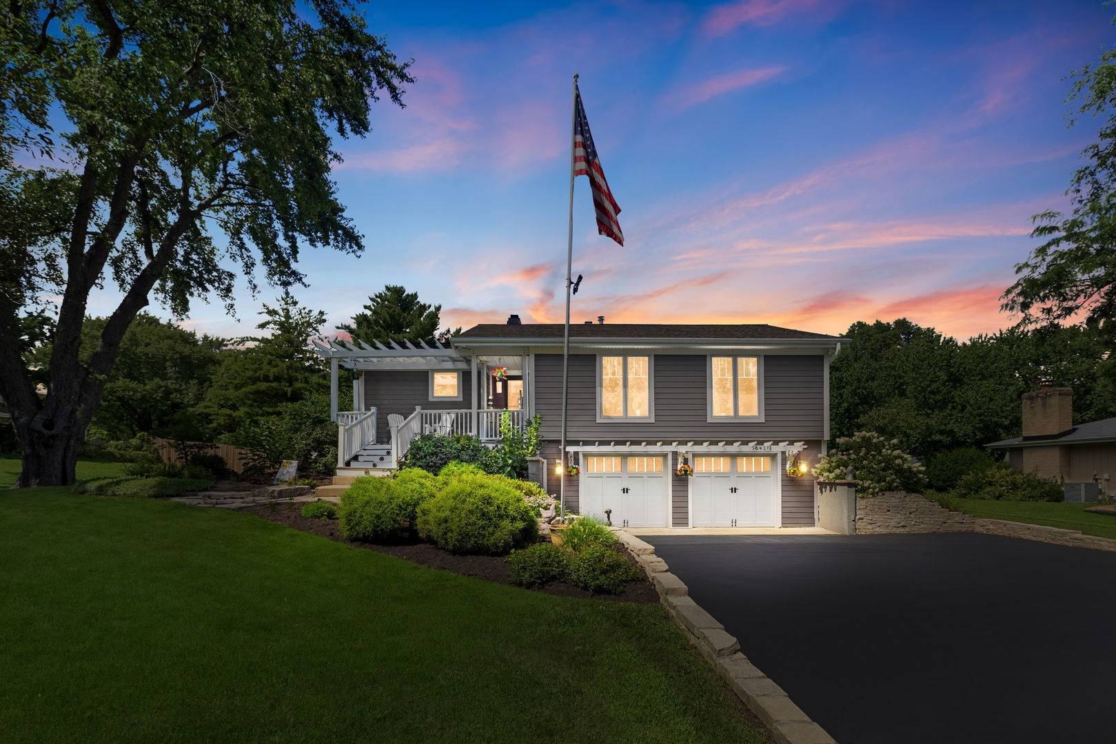 38W274 Bernice DR, St. Charles, IL 60174
