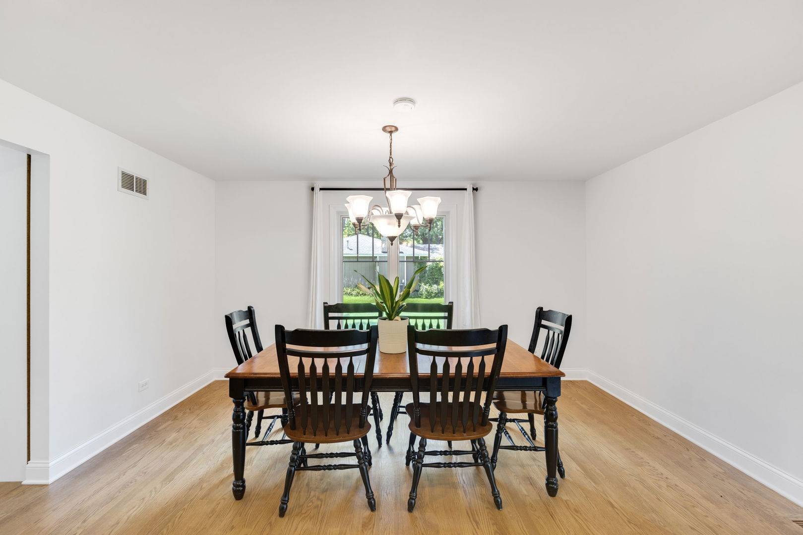 38W274 Bernice DR, St. Charles, IL 60174