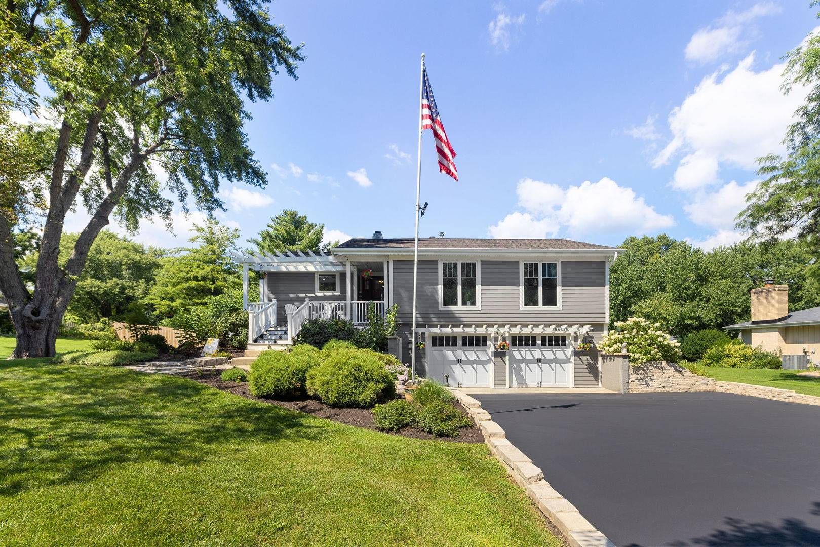38W274 Bernice DR, St. Charles, IL 60174