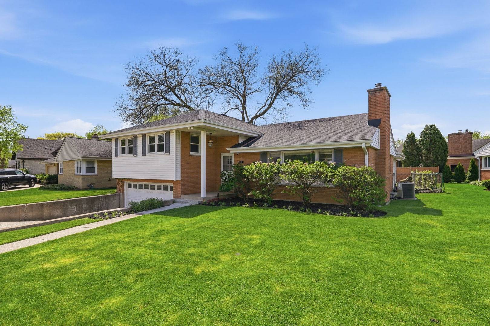 389 Michael John DR, Park Ridge, IL 60068