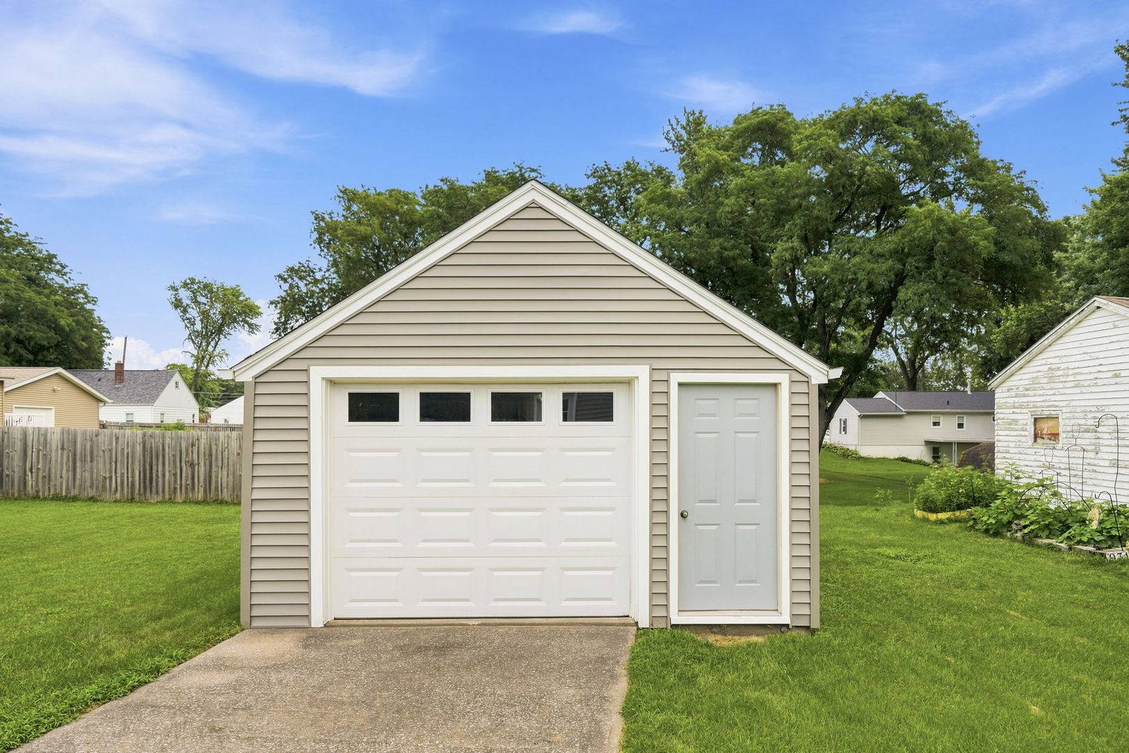 939 31st ST, Bettendorf, IA 52722