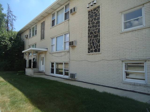 8701 S 81st CT #4, Hickory Hills, IL 60457