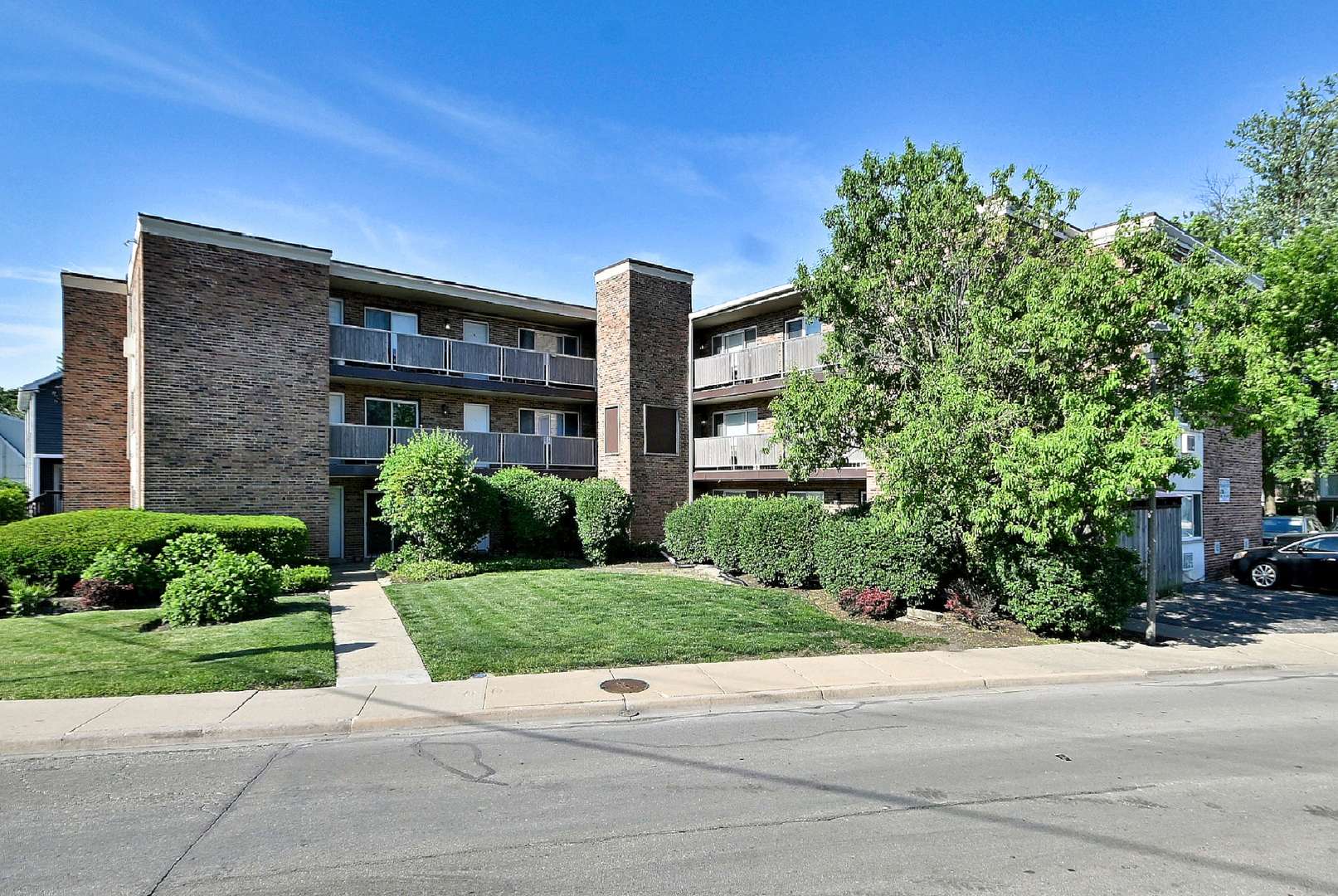 600 S York ST #3E, Elmhurst, IL 60126