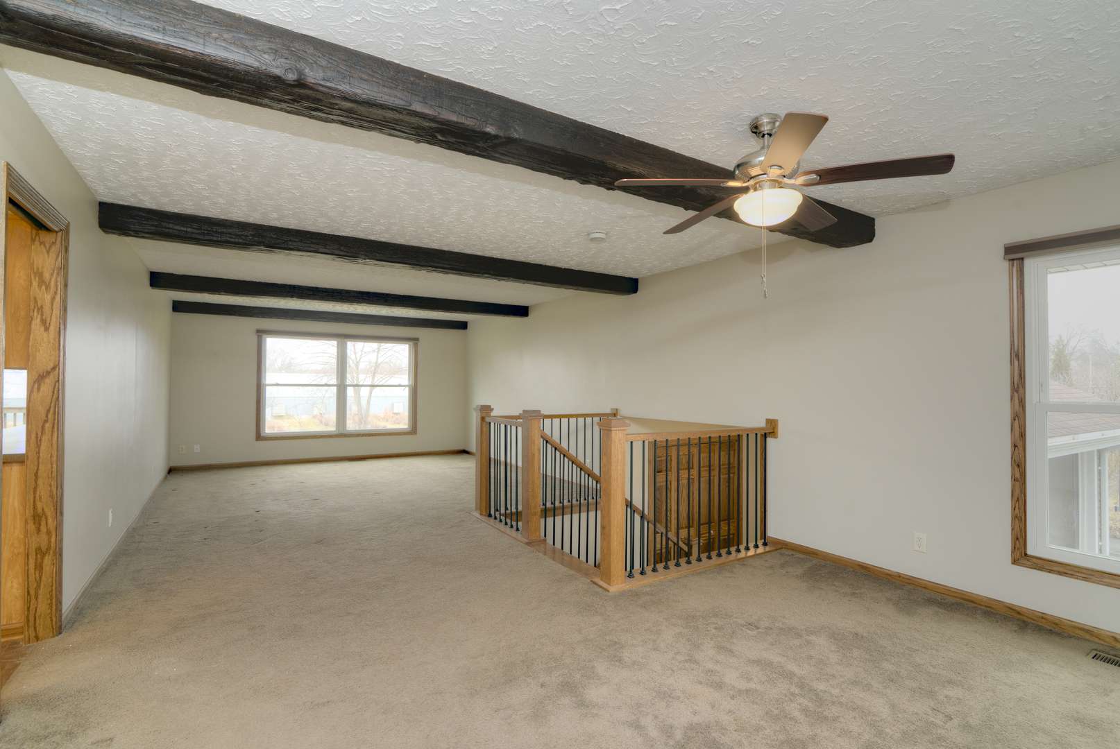 1070 CENTER DR, South Elgin, IL 60177
