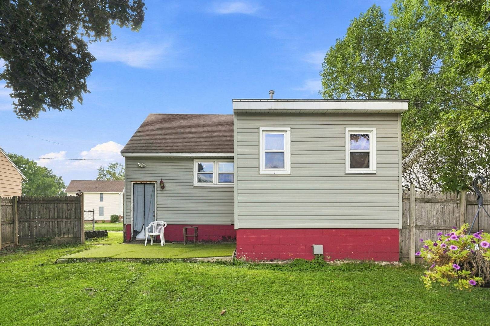 1306 13th AVE, Sterling, IL 60181