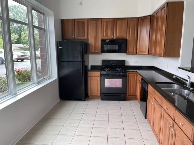 755 DIAMOND LAKE RD #303, Mundelein, IL 60060