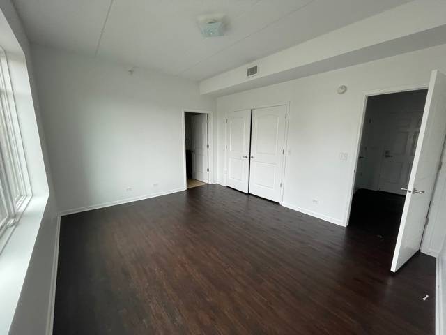 755 DIAMOND LAKE RD #303, Mundelein, IL 60060
