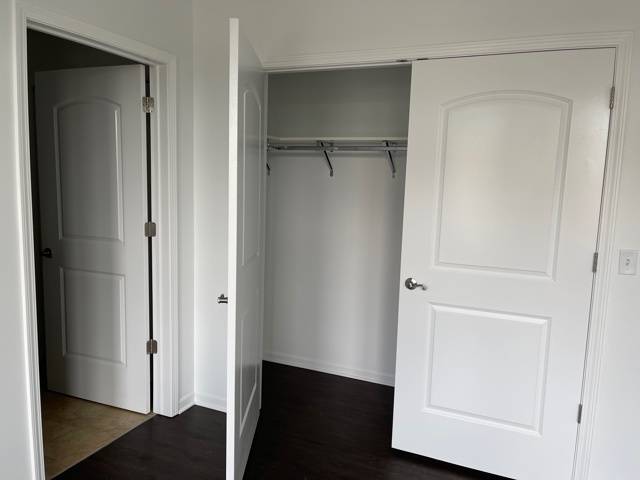 755 DIAMOND LAKE RD #303, Mundelein, IL 60060
