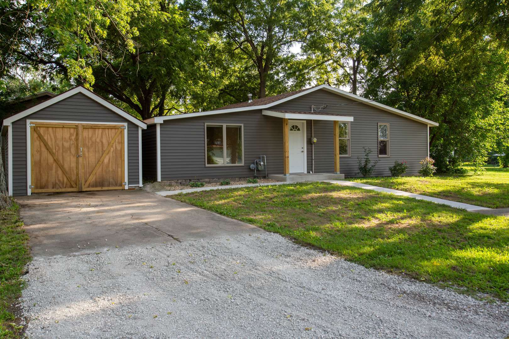 117 Clark ST, Chenoa, IL 61726