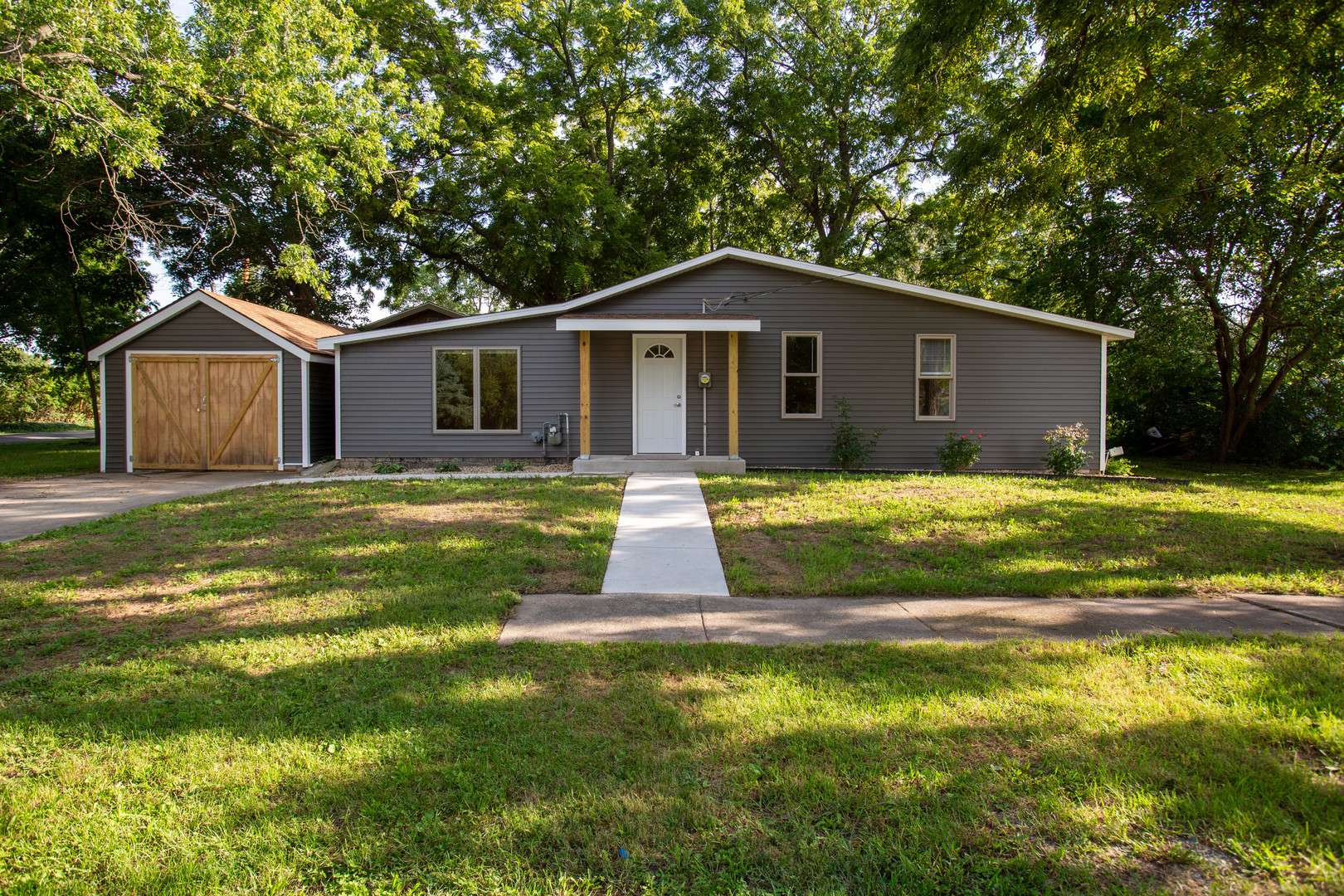 117 Clark ST, Chenoa, IL 61726