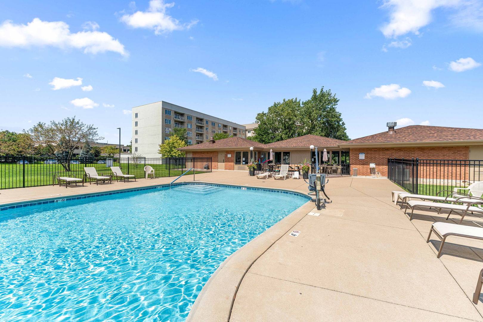 2000 Saint Regis DR #7D, Lombard, IL 60148