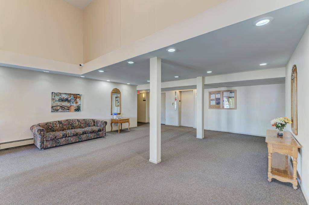 1475 Rebecca DR #418, Hoffman Estates, IL 60169