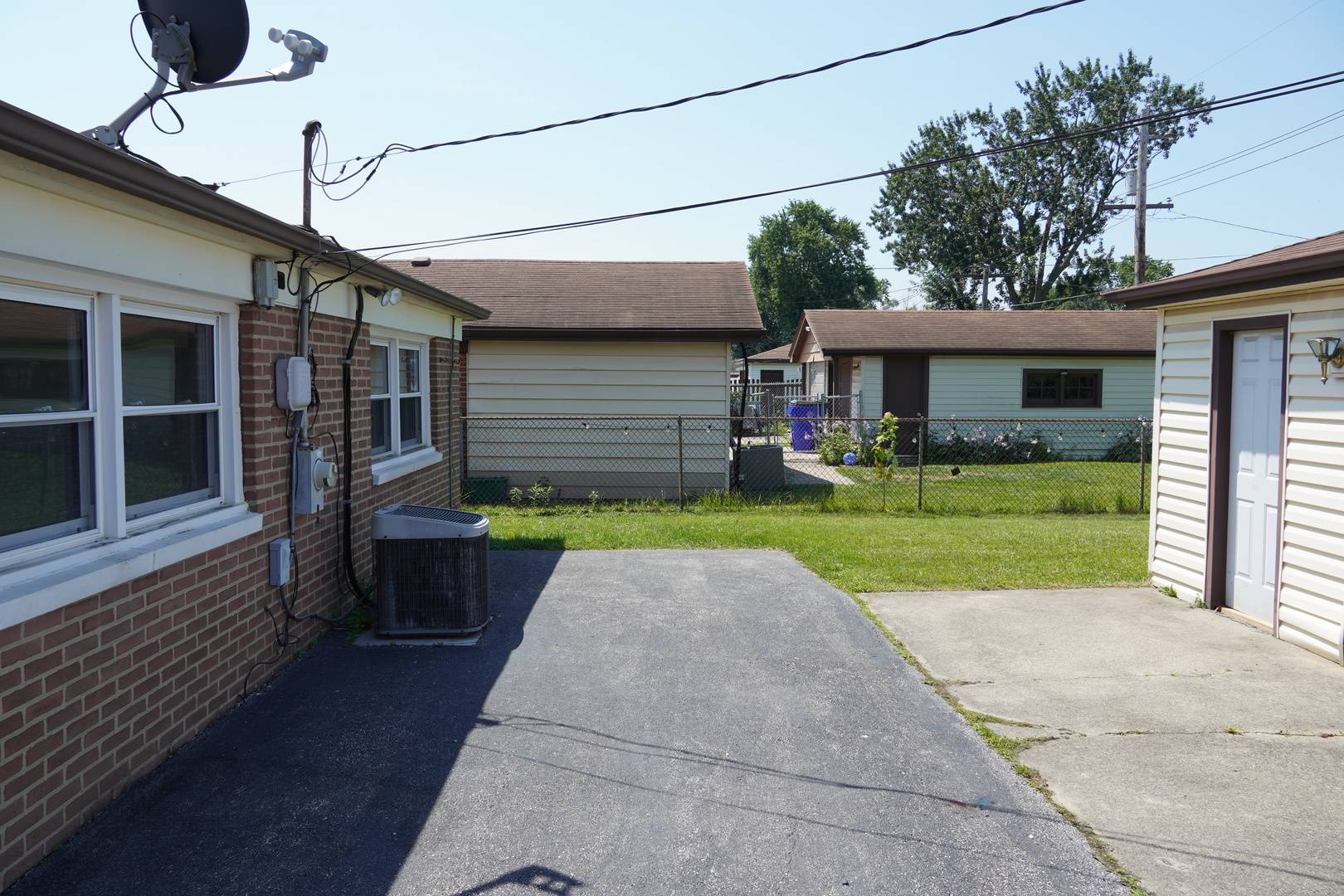 11612 S Harry J Rogowski DR, Merrionette Park, IL 60803