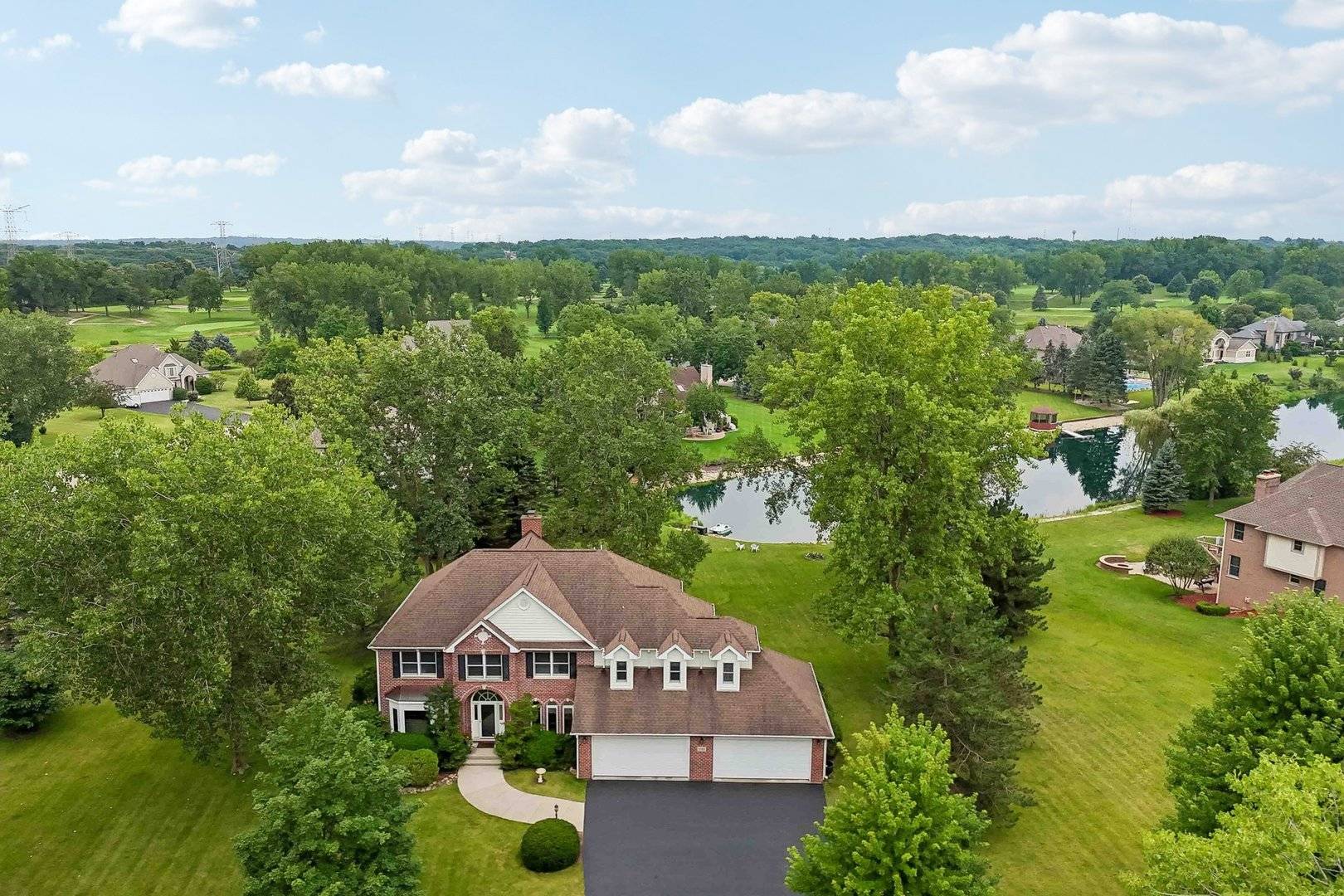2203 Crystal WAY, Crystal Lake, IL 60012