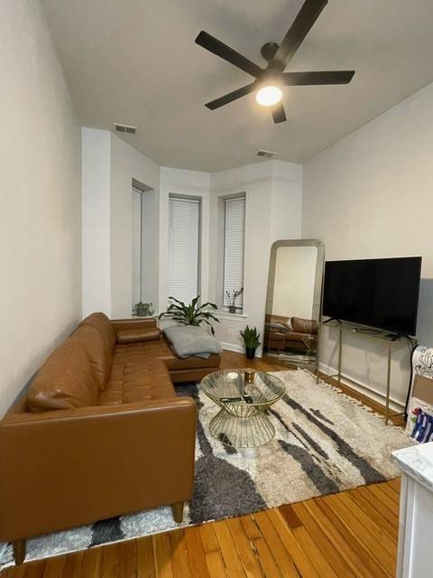 1112 W 18th ST #2F, Chicago, IL 60608