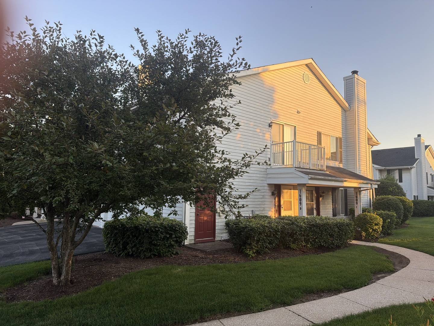 1609 Durham CT #D, Darien, IL 60561
