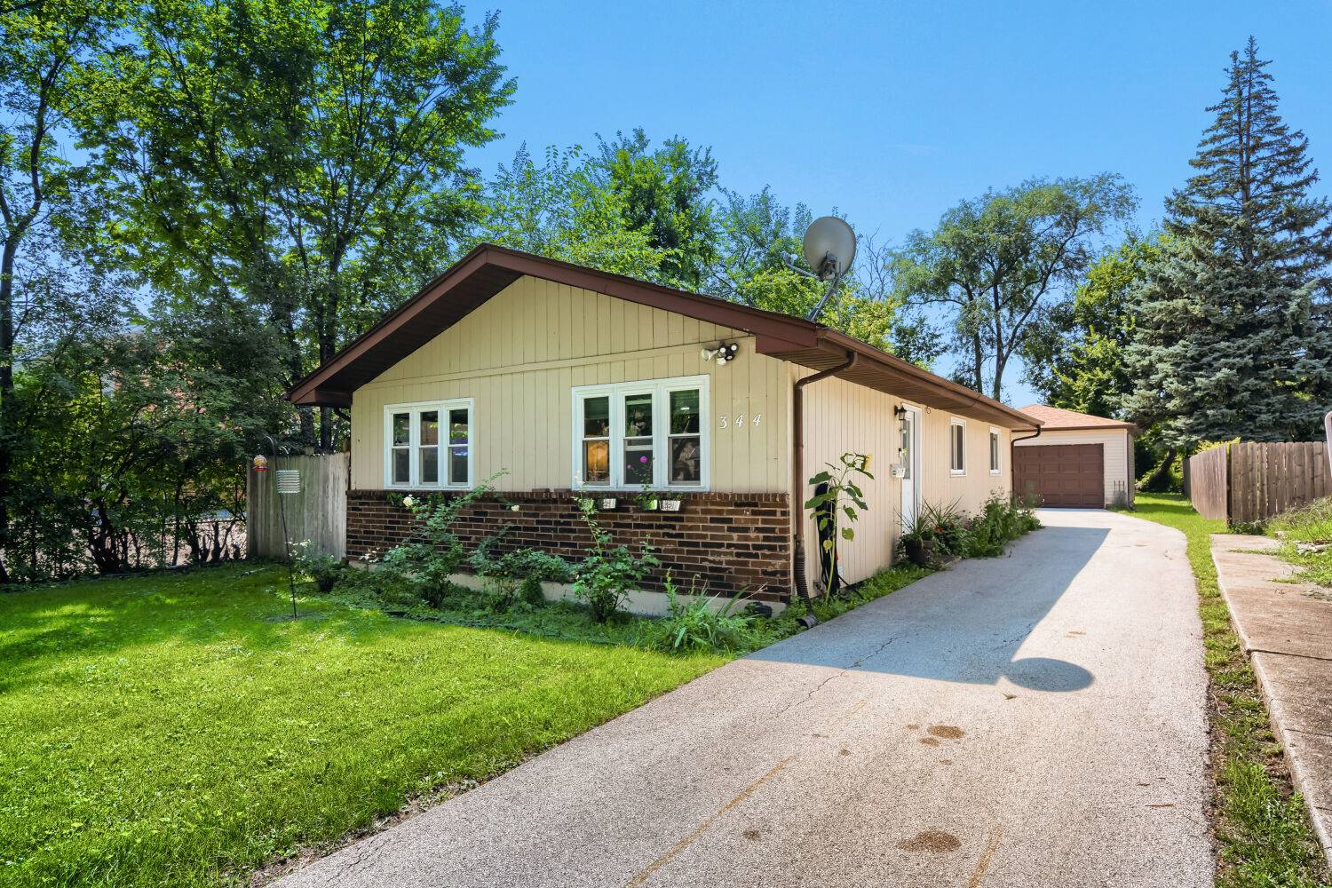 344 N Princeton AVE, Villa Park, IL 60181