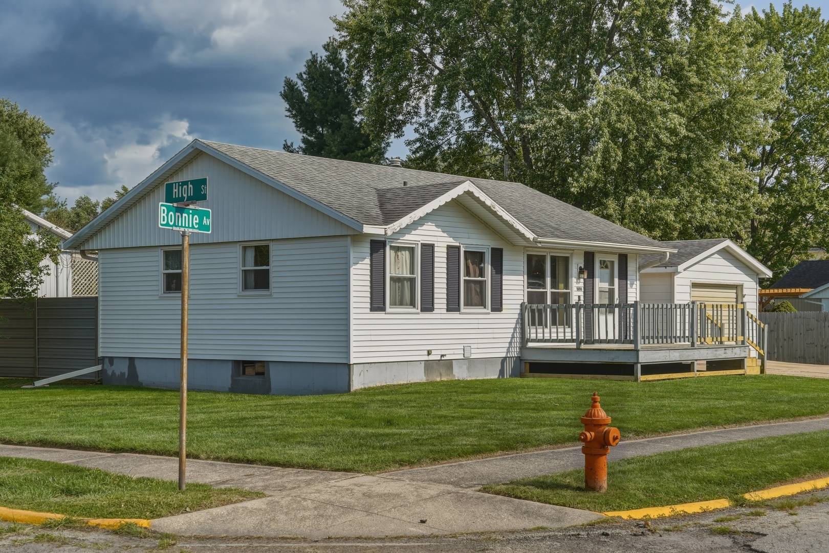 1606 Bonnie AVE, Dixon, IL 61021