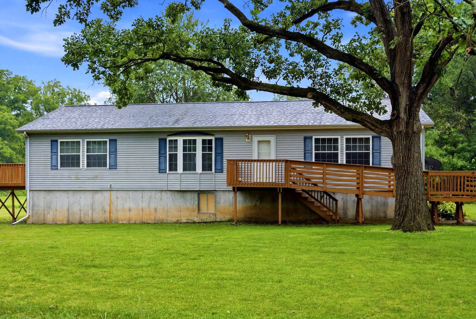 211 Bridge ST, Millington, IL 60537
