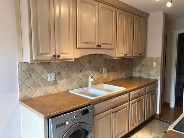 725 W Huntington Commons RD #401, Mount Prospect, IL 60056