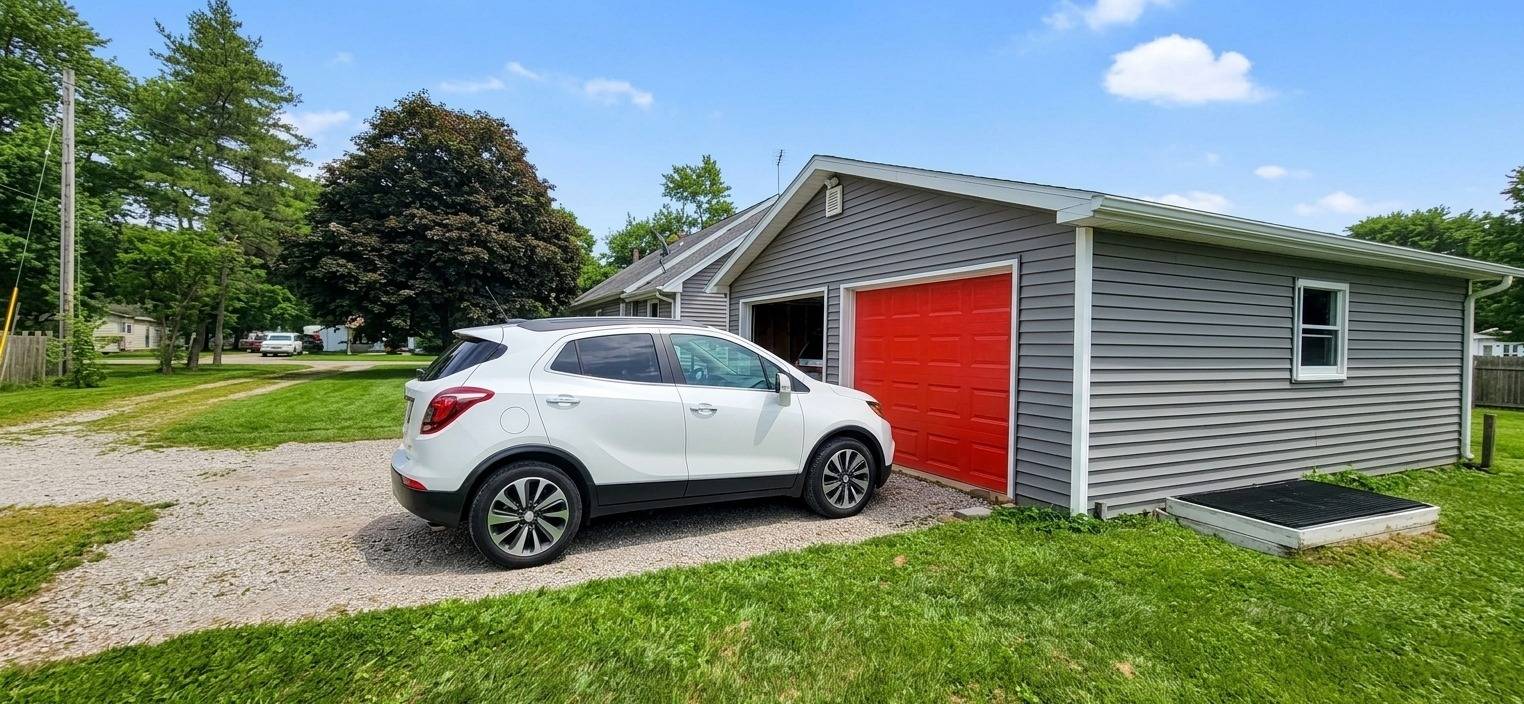 806 S Iowa ST, Ashmore, IL 62863