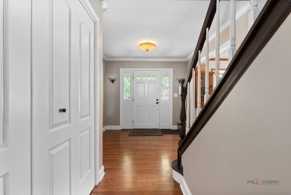 1305 Dancer CT, Libertyville, IL 60048