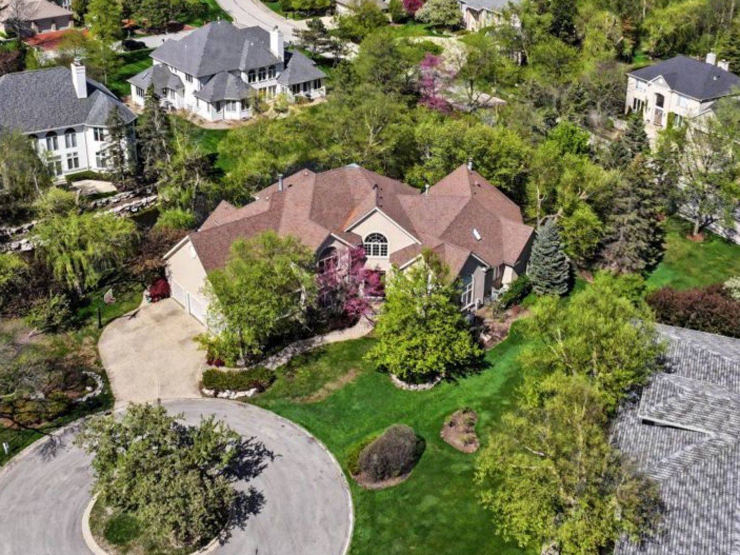 1745 Sundrop CIR, Highland Park, IL 60035