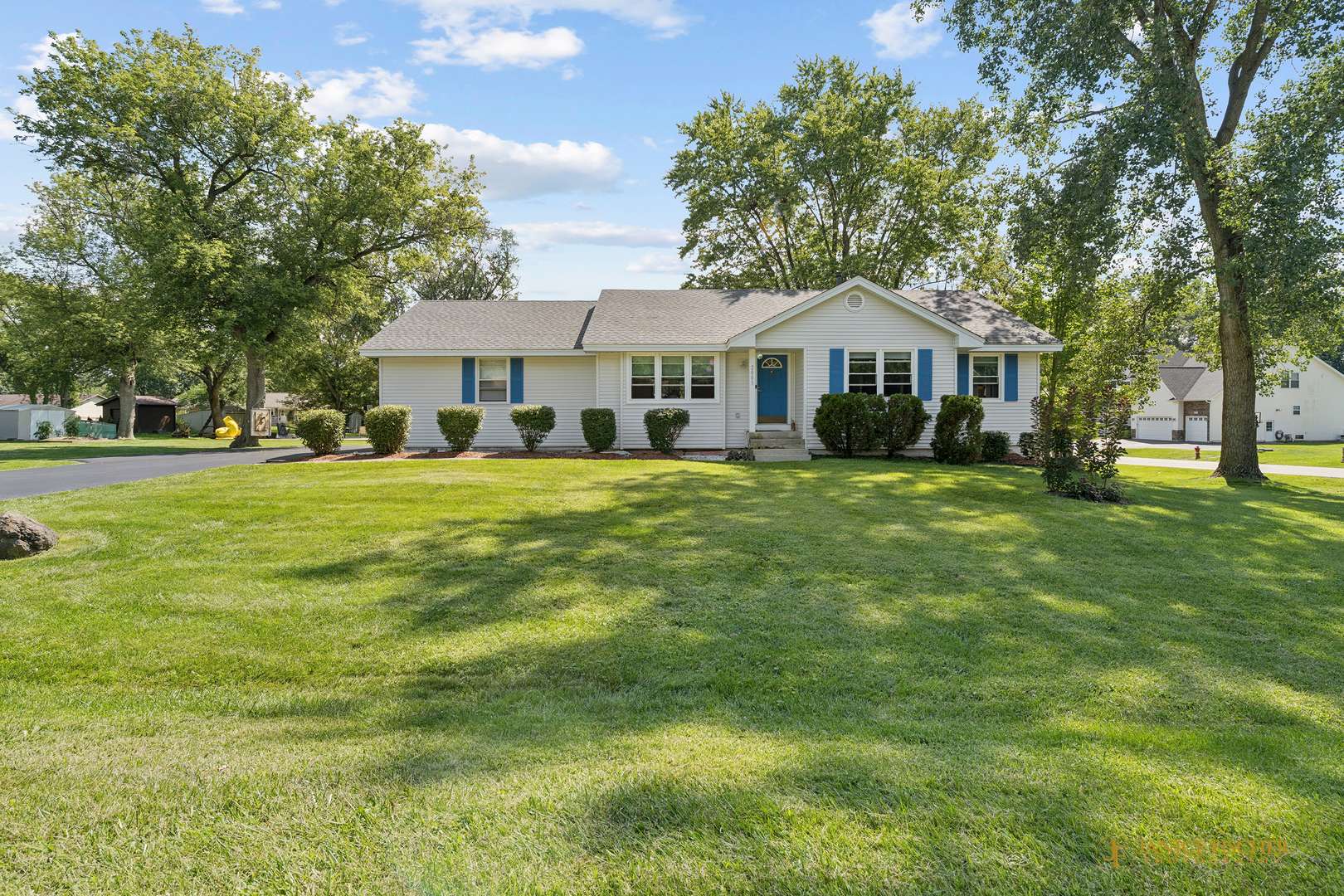 2005 W May DR, Johnsburg, IL 60051