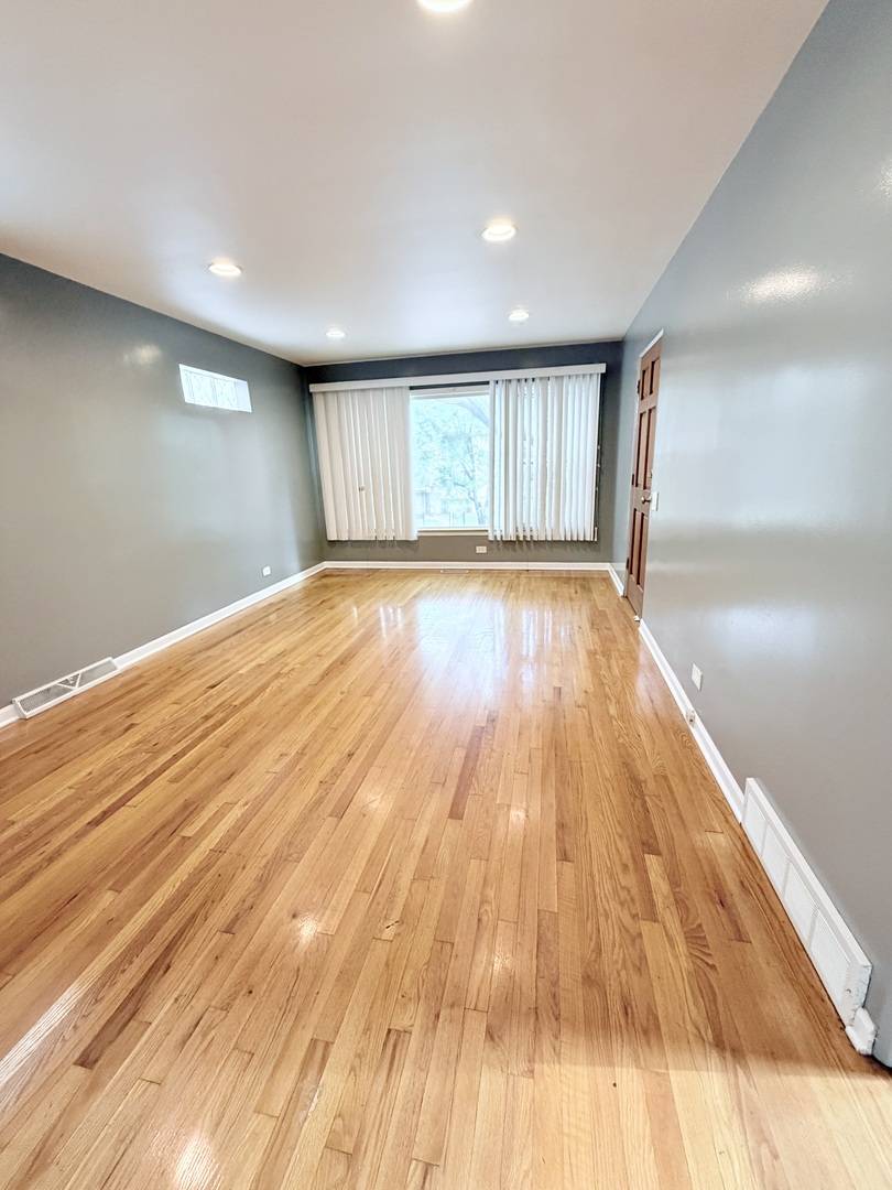 24 E 75th ST #2, Chicago, IL 60619